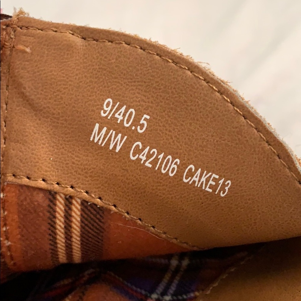 Boots - Picture 4 of 4
